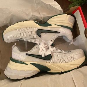 Nike Y2K womens running shoe. Size 6.5. Brand new